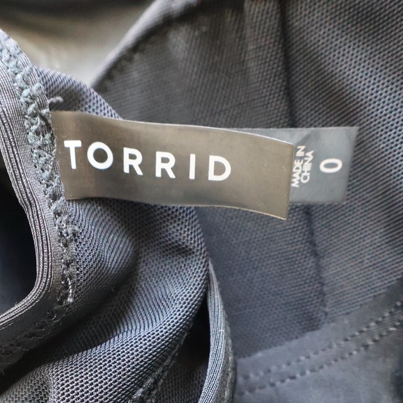 Torrid High-Neck Criss-Cross Back Swim Top Size 0 Black Floral Graphic - Picture 4 of 7